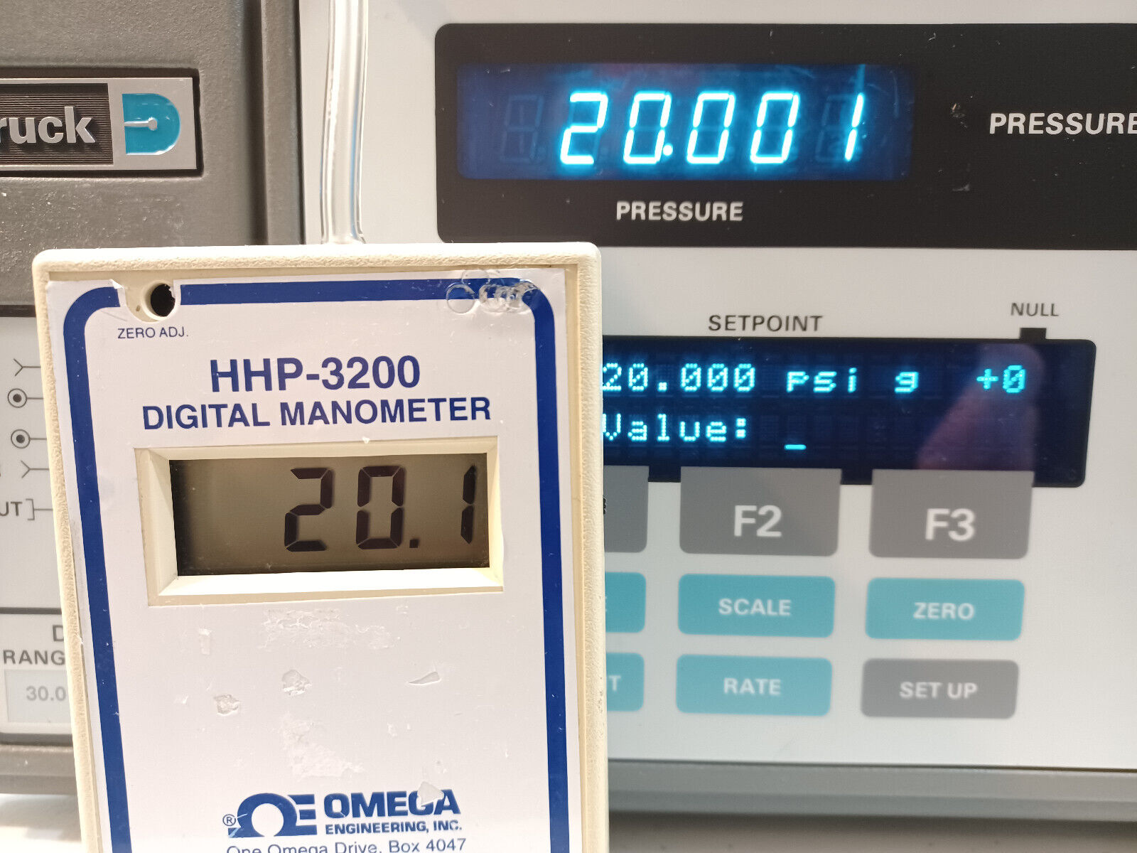 Omega Hhp 3200 Digital Manometer  0-30psi