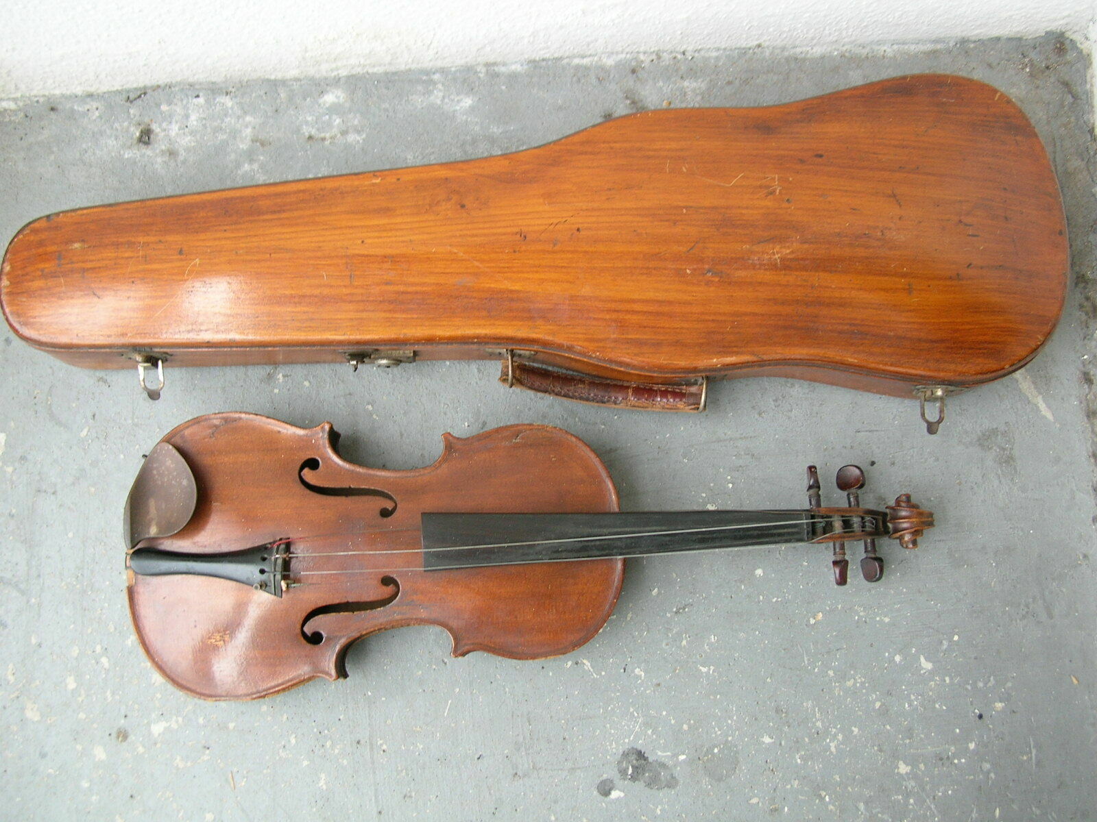 Violin In Wooden Box 100% Original Light Damaged Condition